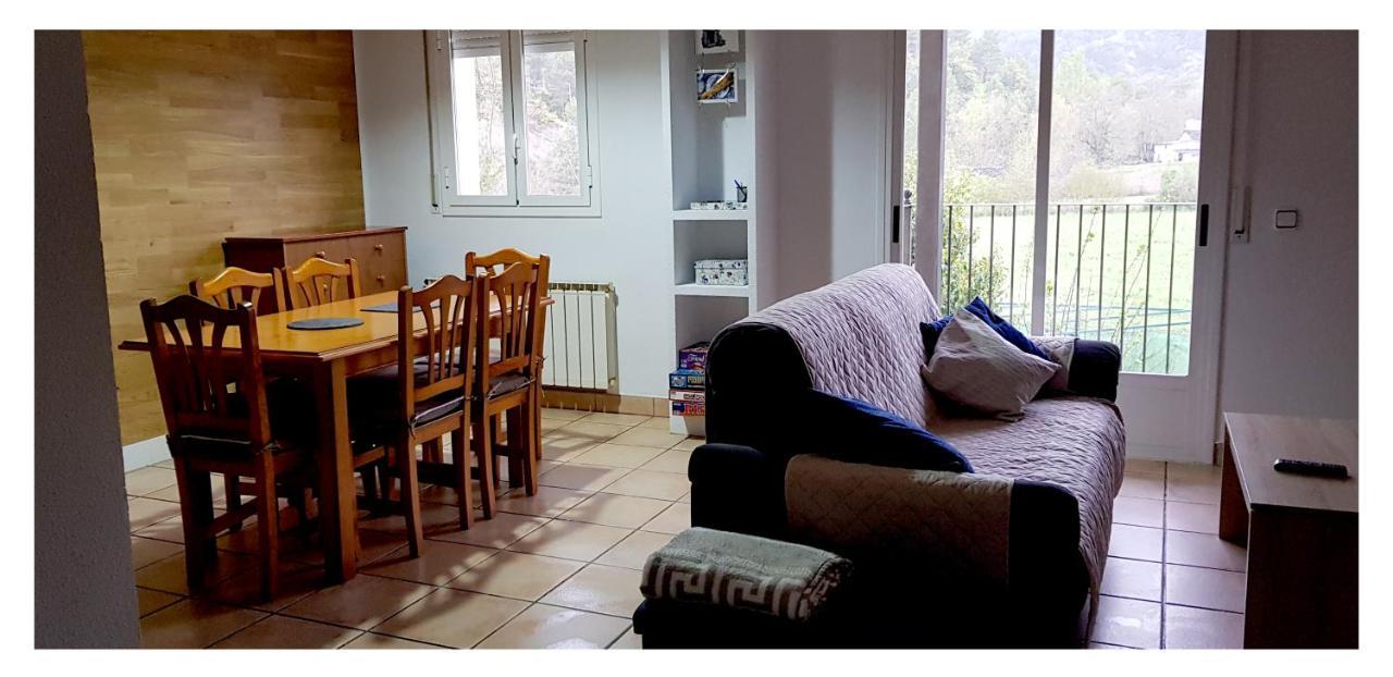 Apartamento Holidays In アインサ エクステリア 写真